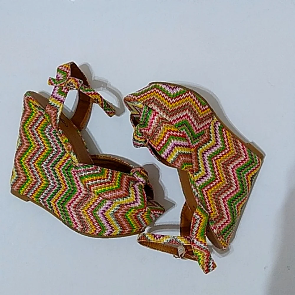 Candie's Vintage Calainey Platform Wedge Sandals